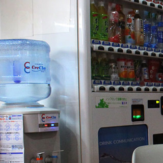 自販・ウォーターサーバー・専用ロッカー完備